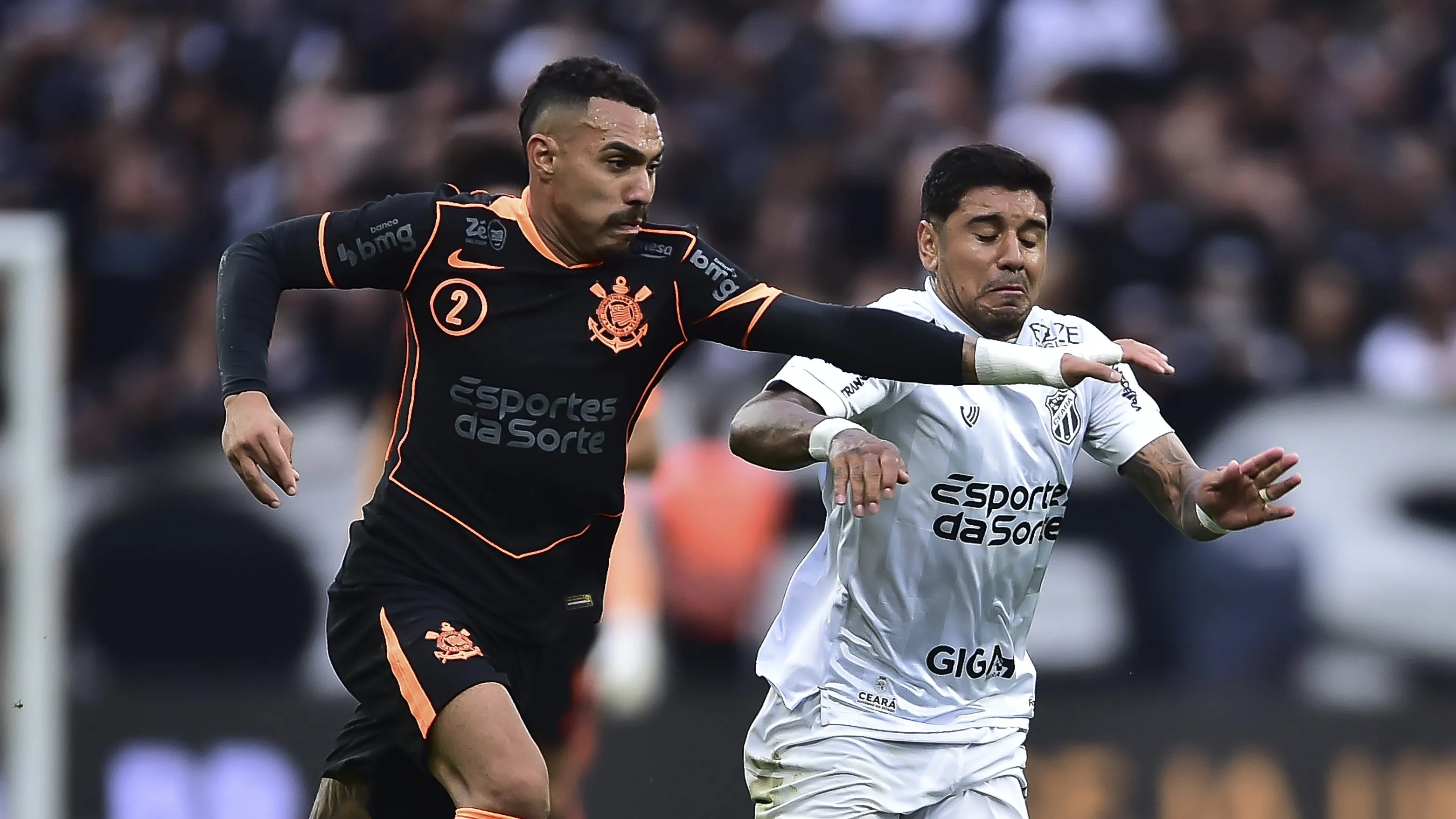 Matheuzinho contra o Ceará. (Mauro Horita/Getty Images)