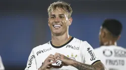 Róger Guedes comemorando gol pelo Corinthians. (Photo by Ernesto Ryan/Getty Images)