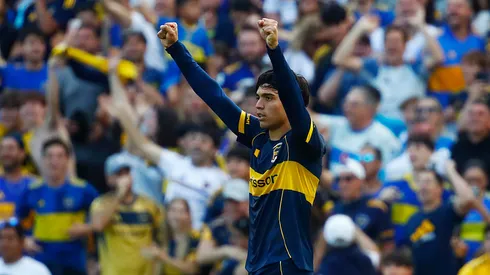 BUENOS AIRES, ARGENTINA - NOVEMBER 09: Exequiel Zeballos of Boca Juniors celebrates after scoring the team's first goal during the Torneo Apertura Betano 2025 superclasico match between Boca Juniors and River Plate at Estadio Alberto J. Armando on November 09, 2025 in Buenos Aires, Argentina. (Photo by Marcos Brindicci/Getty Images)