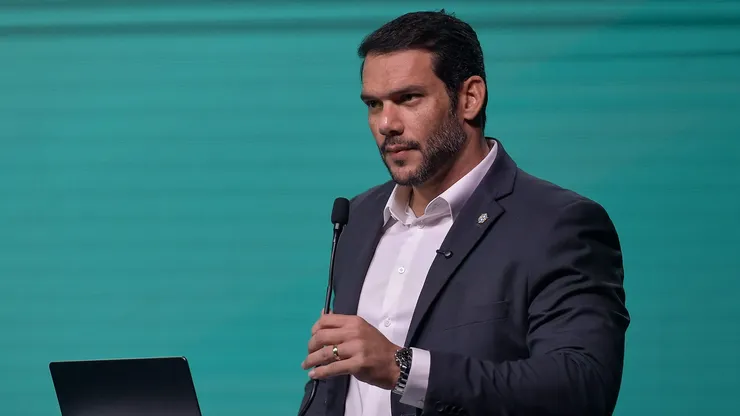 Presidente Samir Xaud, da CBF, esteve presente em reunião sobre melhorias na arbitragem na última segunda (10)