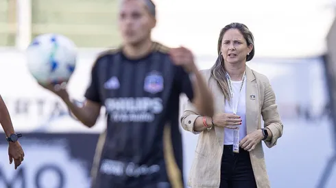 Tatiele Silveira comandando o Colo-Colo na Libertadores. Foto: Staff Images Woman/CONMEBOL
