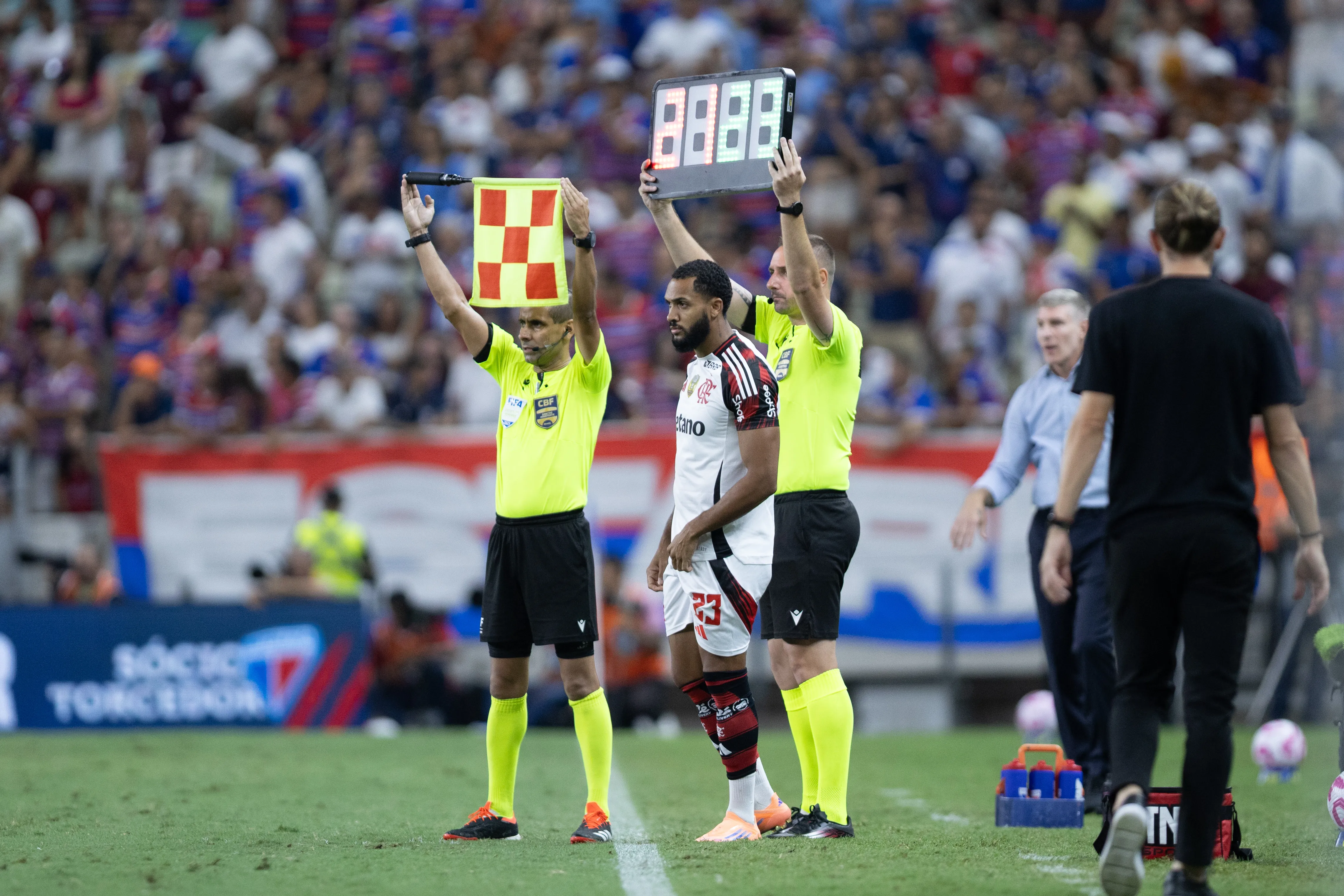 Juninho jogou por menos de cinco minutos em derrota para o Fortaleza. Foto: Baggio Rodrigues/AGIF