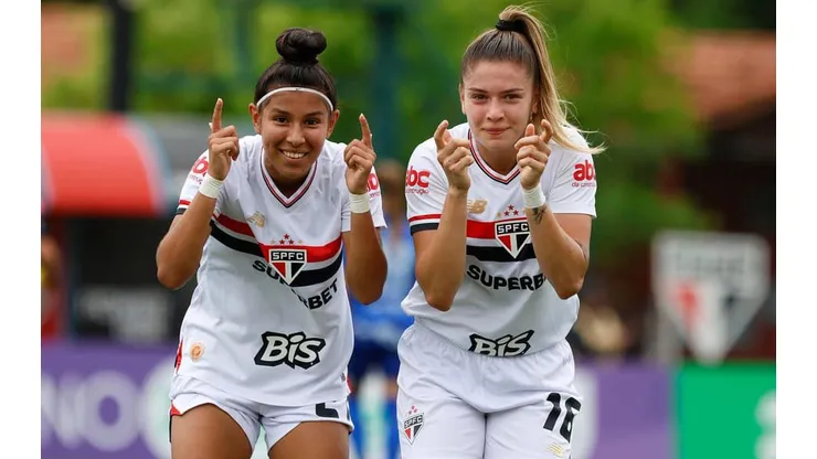 Vitorinha e Carol Gil. Foto: Rubens Chiri/São Paulo FC