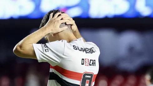 SP - SAO PAULO - 19/02/2025 - PAULISTA 2025, SAO PAULO X PONTE PRETA - Oscar jogador do Sao Paulo lamenta durante partida contra o Ponte Preta no estadio Morumbi pelo campeonato Paulista 2025.