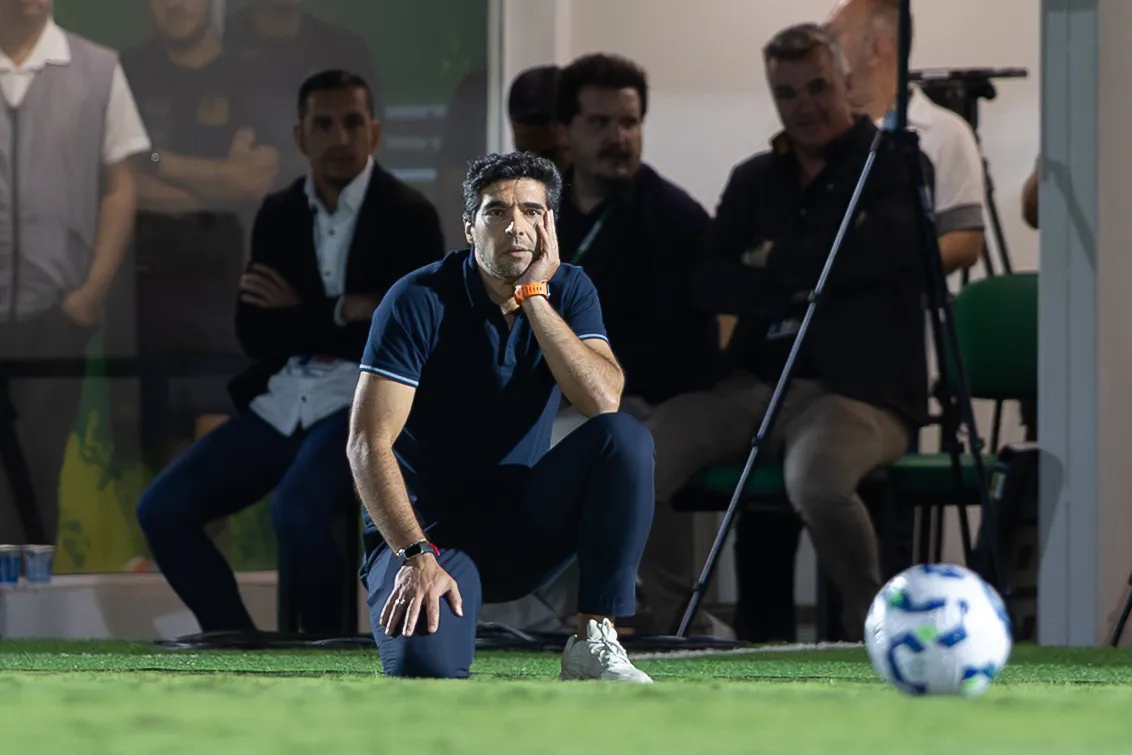 Abel Ferreira durante partida contra o Mirassol no estadio Jose Maria de Campos Maia pelo campeonato Brasileiro A 2025. Foto: Joisel Amaral/AGIF