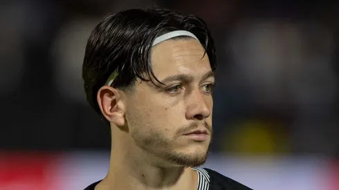 Garro em ação com a camisa alvinegra em 2025