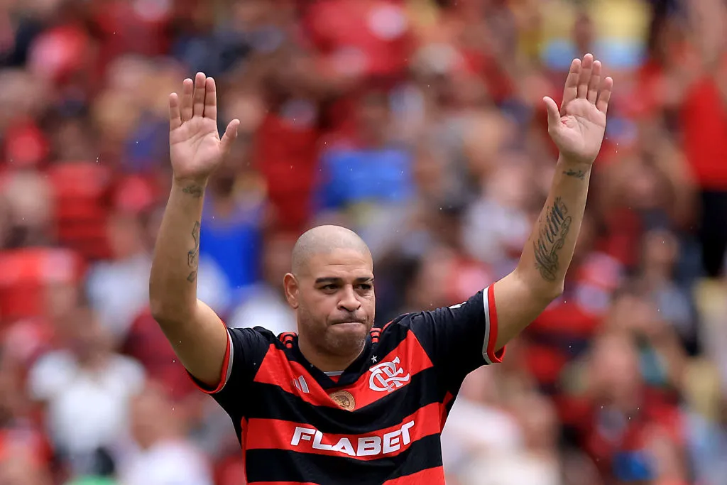 Adriano Imperador foi o grande nome do Flamengo na arrancada heróica do Rubro-Negro na conquista do Brasileirão de 2009. Foto:  Buda Mendes/Getty Images)