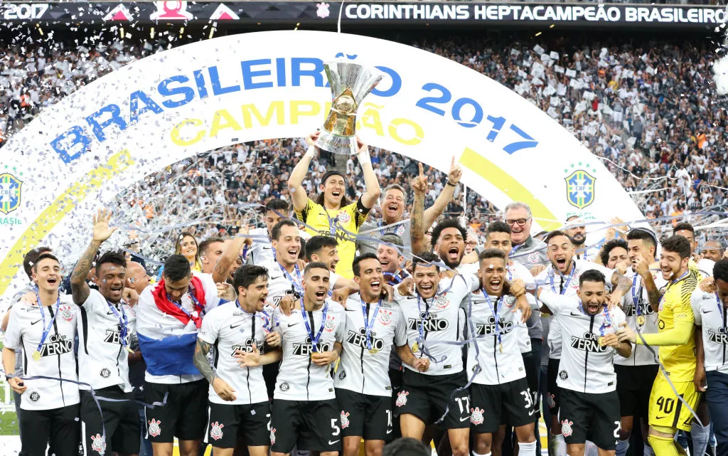 Com time bem compactato por Fábio Carille, o Corinthians venceu o Brasileirão de 2017. Foto: Alexandre Schneider/Getty Images)