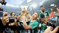 SAO PAULO, BRAZIL - NOVEMBER 27: Gabriel Jesus of Palmeiras celebrates with the trophy after winning the match between Palmeiras and Chapecoense for the Brazilian Series A 2016 at Allianz Parque on November 27, 2016 in Sao Paulo, Brazil. (Photo by Friedemann Vogel/Getty Images)