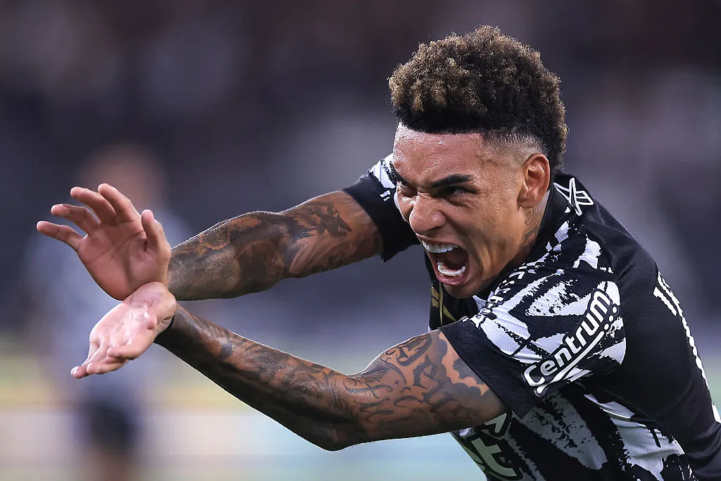 Igor Jesus foi decisivo para o Botafogo vencer o Brasileirão. Foto: Buda Mendes/Getty Images)