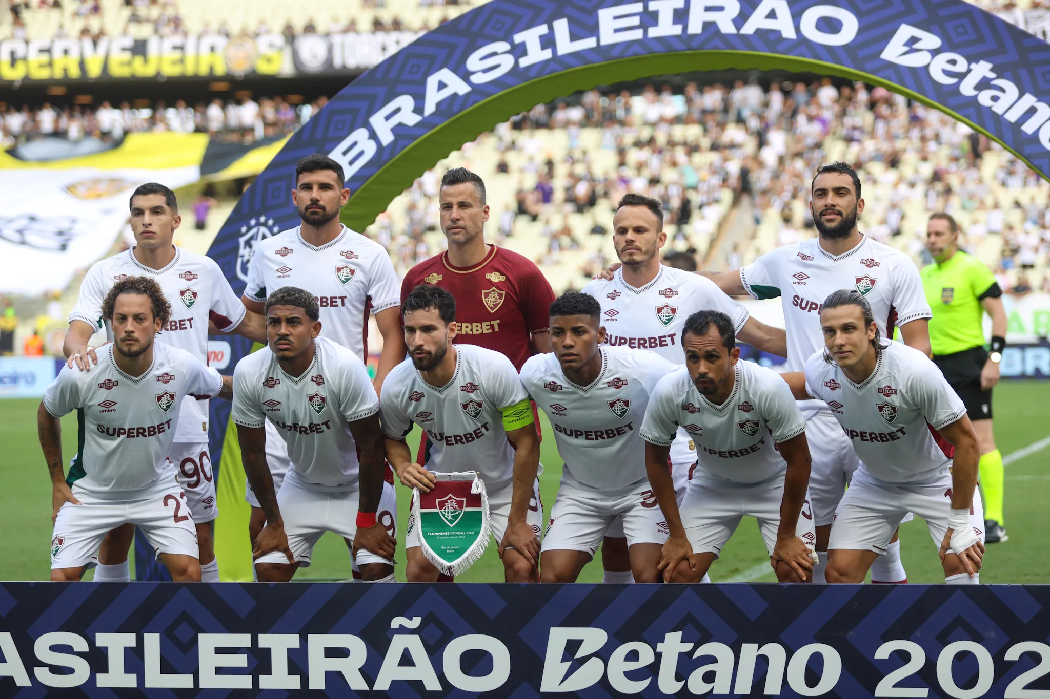 Jogadores do Fluminense posam para foto antes na partida contra Ceara no estadio Arena Castelao pelo campeonato Brasileiro A 2025. Foto: Lucas Emanuel/AGIF
