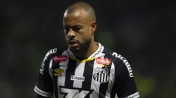 Mayke é reprovado por vários torcedores do Santos.