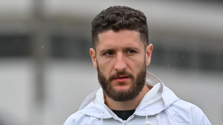 Zé Rafael durante treino no CT Rei Pelé.