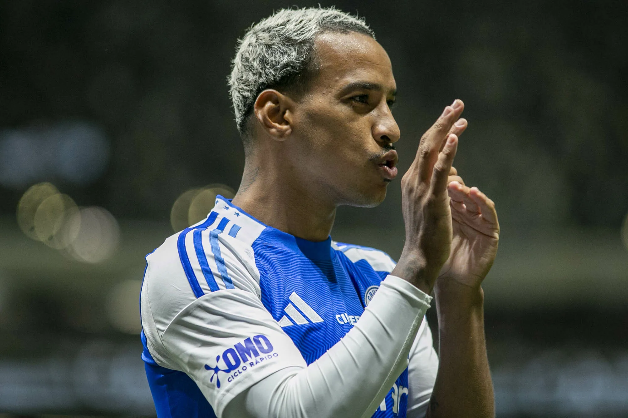 Matheus Pereira jogador do Cruzeiro comemora seu gol durante partida contra o Atletico-MG no estadio Arena MRV pelo campeonato Brasileiro A 2025. Foto: Fernando Moreno/AGIF
