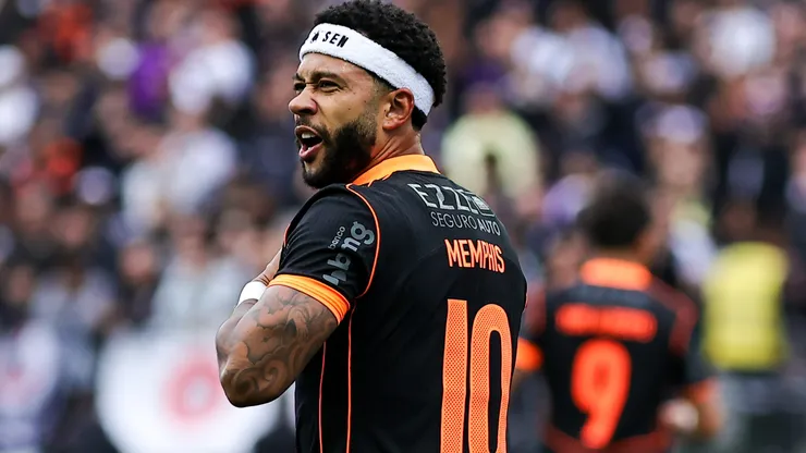 SP - SAO PAULO - 09/11/2025 - BRASILEIRO A 2025, CORINTHIANS X CEARA - Memphis Depay jogador do Corinthians durante partida contra o Ceara no estadio Arena Corinthians pelo campeonato Brasileiro A 2025. Foto: Fabio Giannelli/AGIF