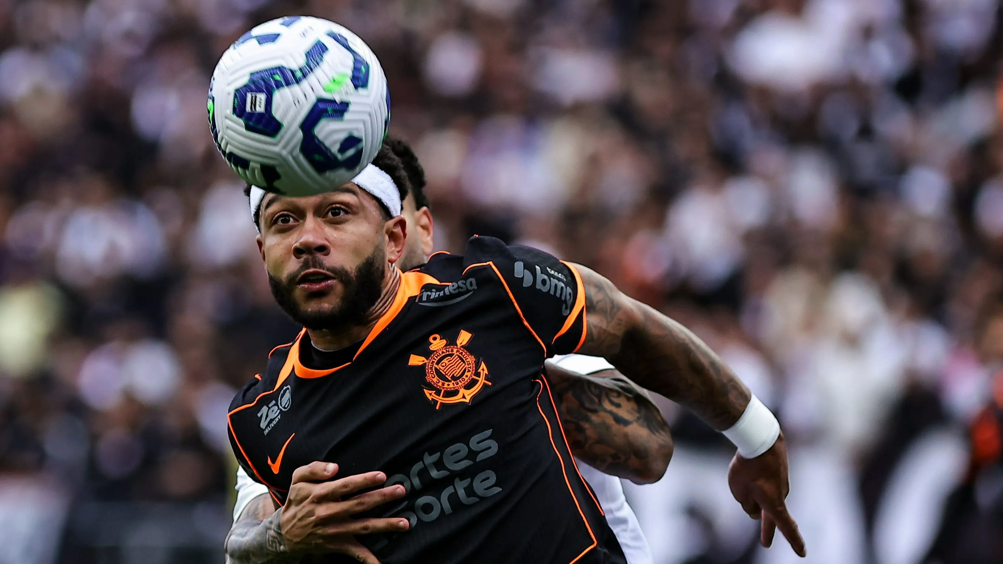 SP – SAO PAULO – 09/11/2025 – BRASILEIRO A 2025, CORINTHIANS X CEARA – Memphis Depay jogador do Corinthians durante partida contra o Ceara no estadio Arena Corinthians pelo campeonato Brasileiro A 2025. Foto: Fabio Giannelli/AGIF