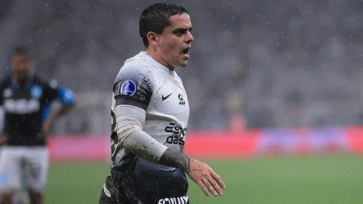 SP - SAO PAULO - 24/10/2024 - COPA SUL-AMERICANA 2024, CORINTHIANS X RACING - Fagner jogador do Corinthians durante partida contra o Racing no estadio Arena Corinthians pelo campeonato Copa Sul-Americana 2024. Foto: Ettore Chiereguini/AGIF