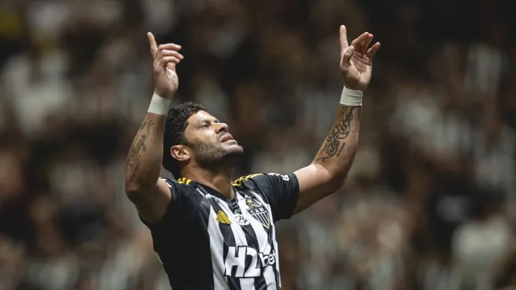 Hulk se emociona com vídeos e família em homenagem