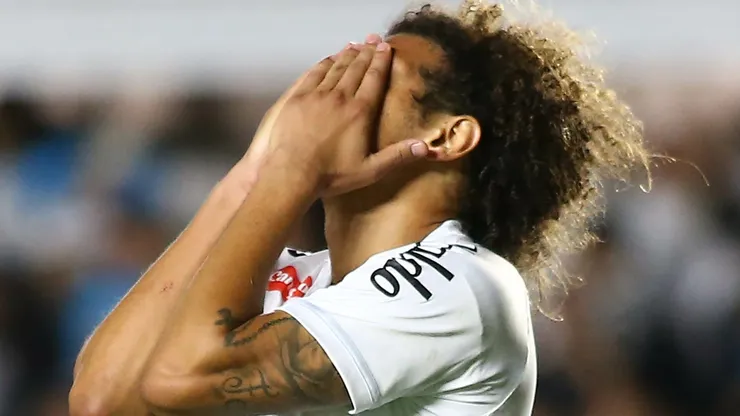 Santos de Willian Arão foi derrotado pelo Vitória em plena Vila Belmiro