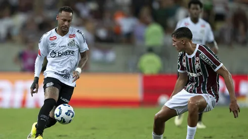 Neymar Jr, jogador do Santos, durante partida contra o Fluminense, no estadio Maracana pelo campeonato Brasileiro A 2025. Foto: Jorge Rodrigues/AGIF