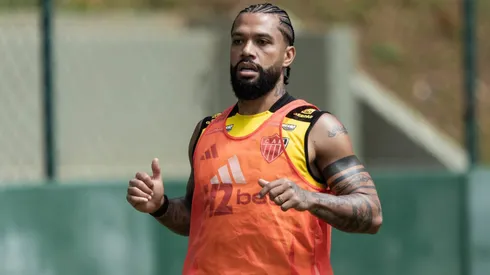 Hulk chora e revela tristeza pela saída de Otávio