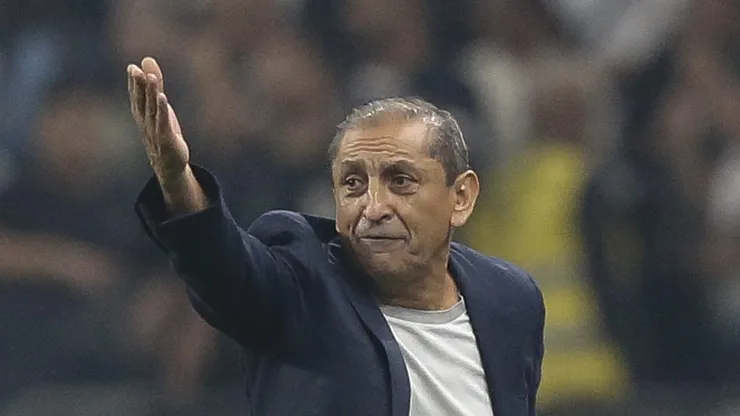 Ramon Díaz, técnico do Inter em partida pelo campeonato brasileiro (Foto: Miguel Schincariol/Getty Images)