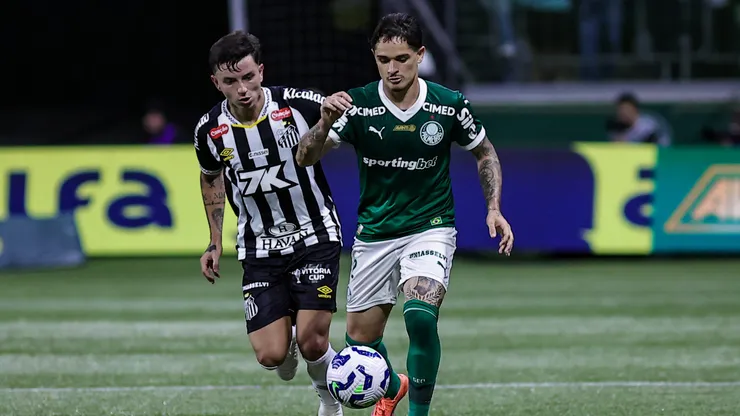 SP - SAO PAULO - 06/11/2025 - BRASILEIRO A 2025, PALMEIRAS X SANTOS - Khellven jogador do Palmeiras durante partida contra o Santos no estadio Arena Allianz Parque pelo campeonato Brasileiro A 2025. Foto: Fabio Giannelli/AGIF