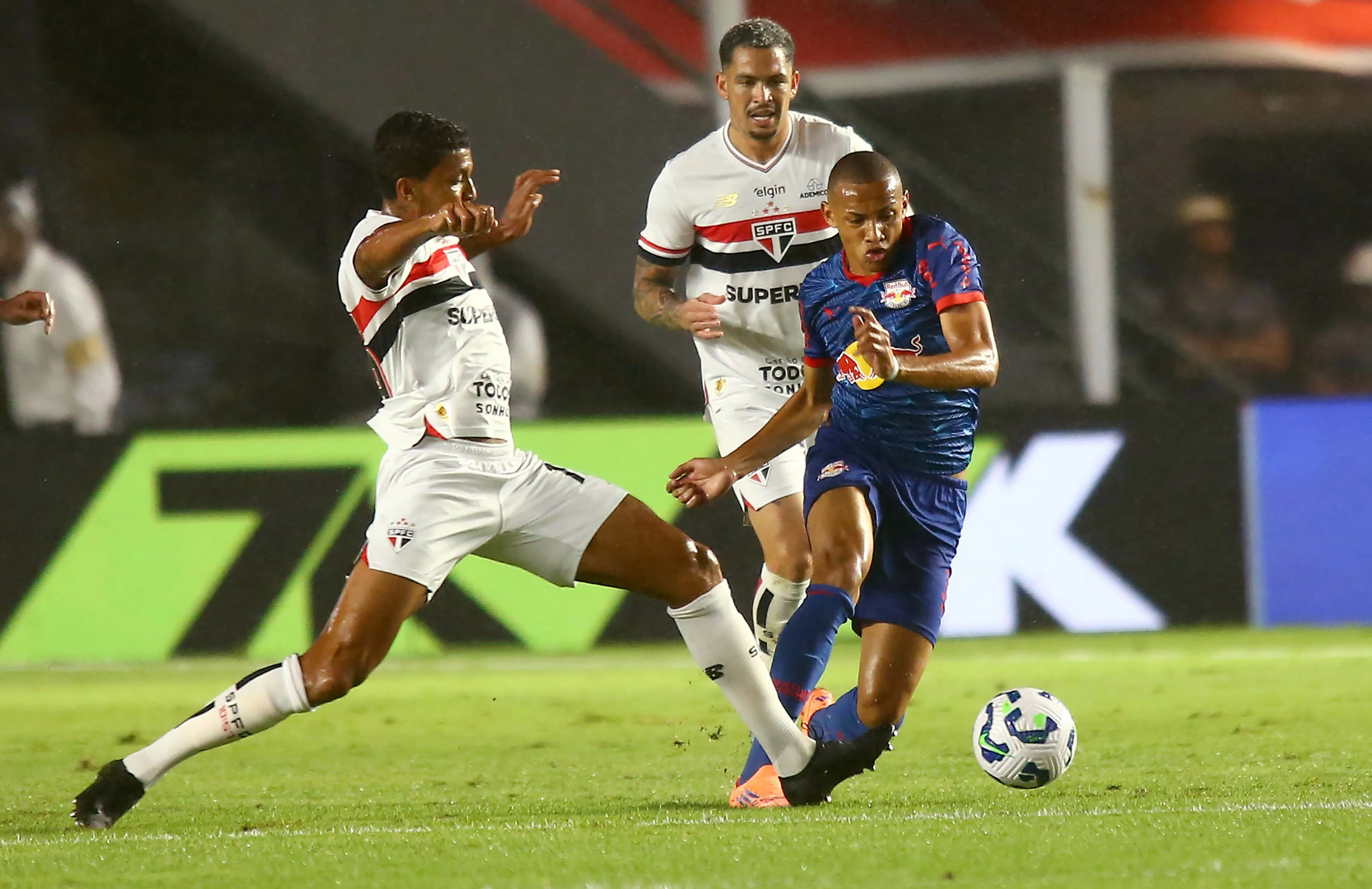 São Paulo perdeu para o Bragantino na Vila Belmiro. Foto: Mauricio De Souza/AGIF