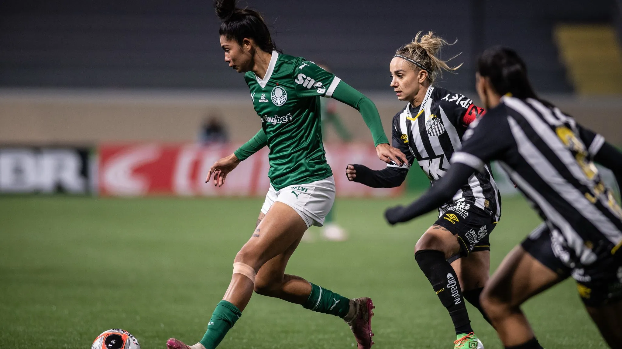 Santos e Palmeiras em campo no Paulistão Feminino