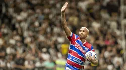 Deyverson, jogador do Fortaleza, comemora seu gol durante partida contra o Atletico-MG no estadio Arena MRV pelo campeonato Brasileiro A 2025. Foto: Fernando Moreno/AGIF