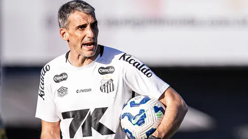 Vojvoda em treino do Santos