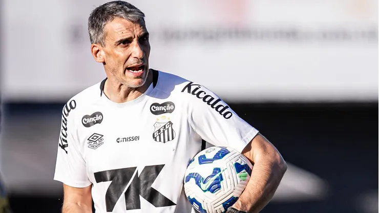 Vojvoda em treino do Santos