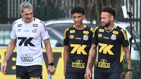 Neymar precisará mudar seu jogo contra o Palmeiras por pedido de Vojvoda