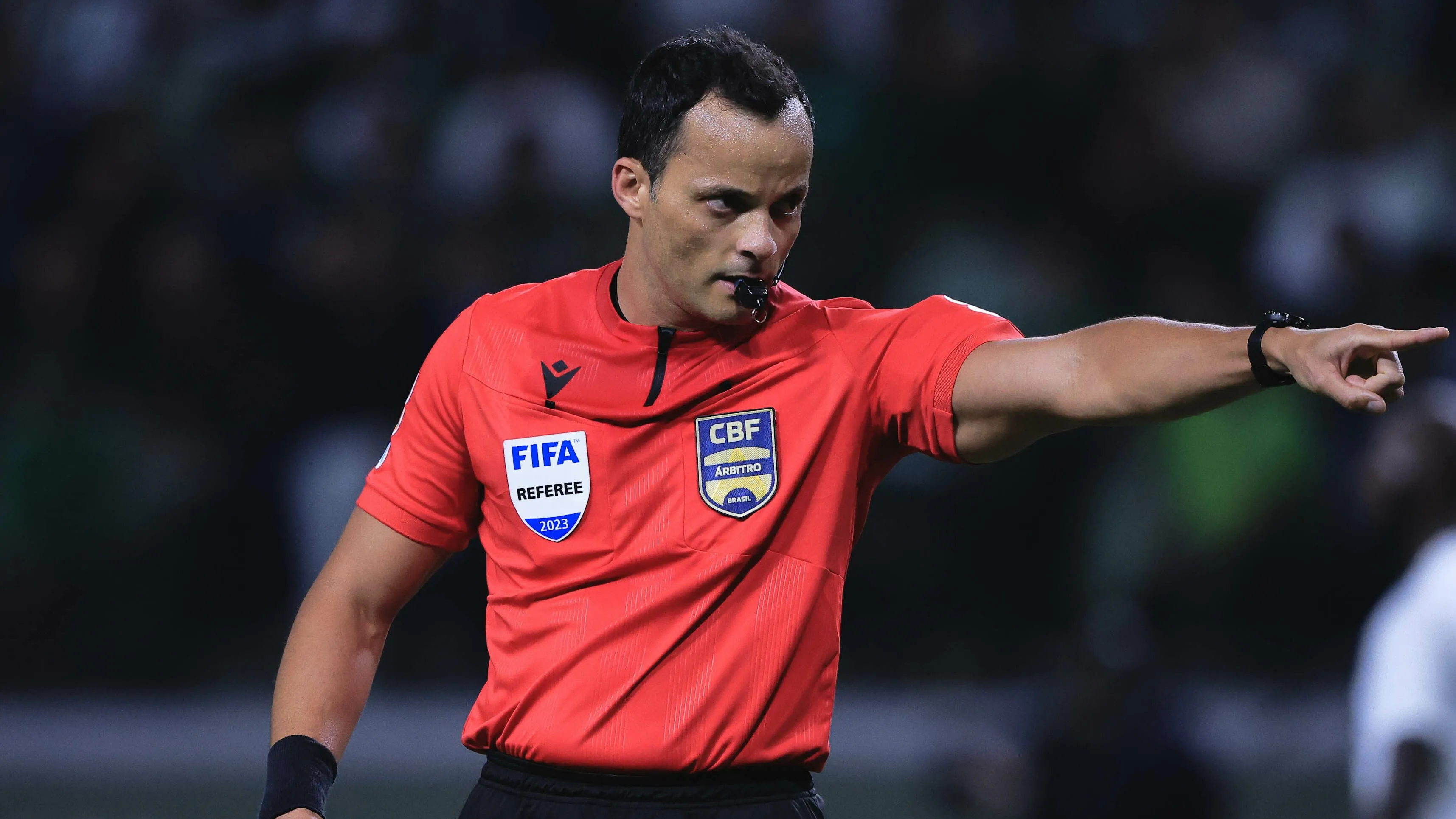O arbitro Savio Pereira Sampaio. Foto: Ettore Chiereguini/AGIF