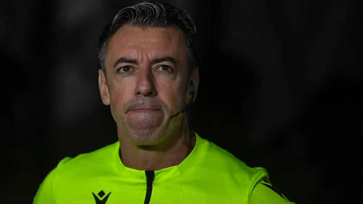 Paulista Raphael Claus vai apitar novamente clássico entre Santos e Palmeiras, mas agora na Vila Belmiro