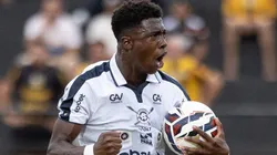 João Pedro comemora o gol de empate do Remo contra o Novorizontino