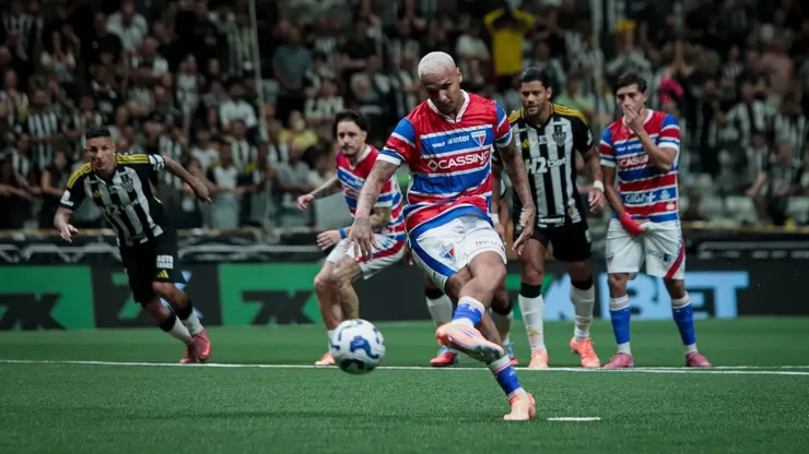 Galo empata em jogo de 6 gols na "despedida"