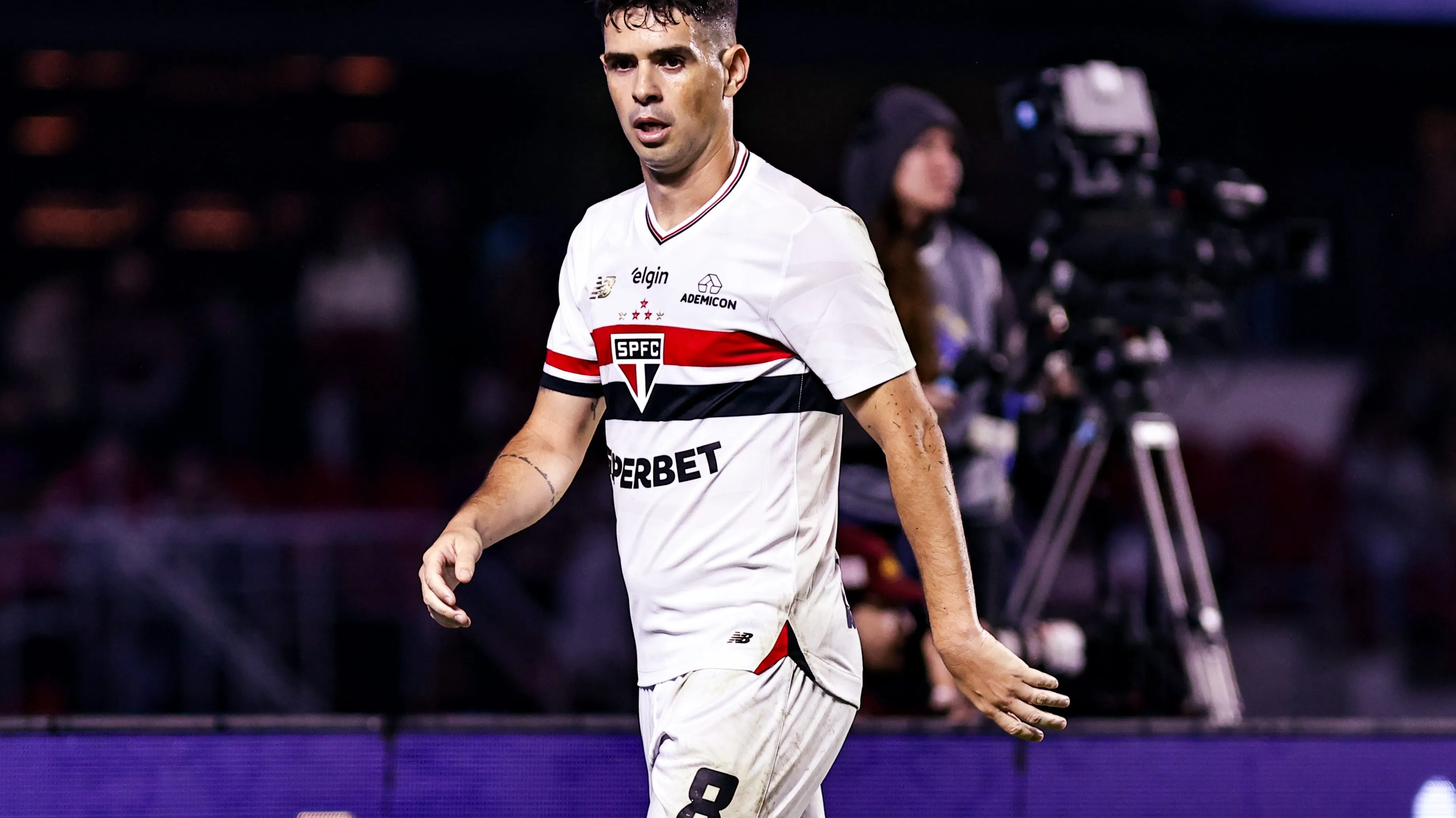 SP – SAO PAULO – 17/05/2025 – BRASILEIRO A 2025, SAO PAULO X GREMIO – Oscar jogador do Sao Paulo durante partida contra o Gremio no estadio Morumbi pelo campeonato Brasileiro A 2025. Foto: Fabio Giannelli/AGIF