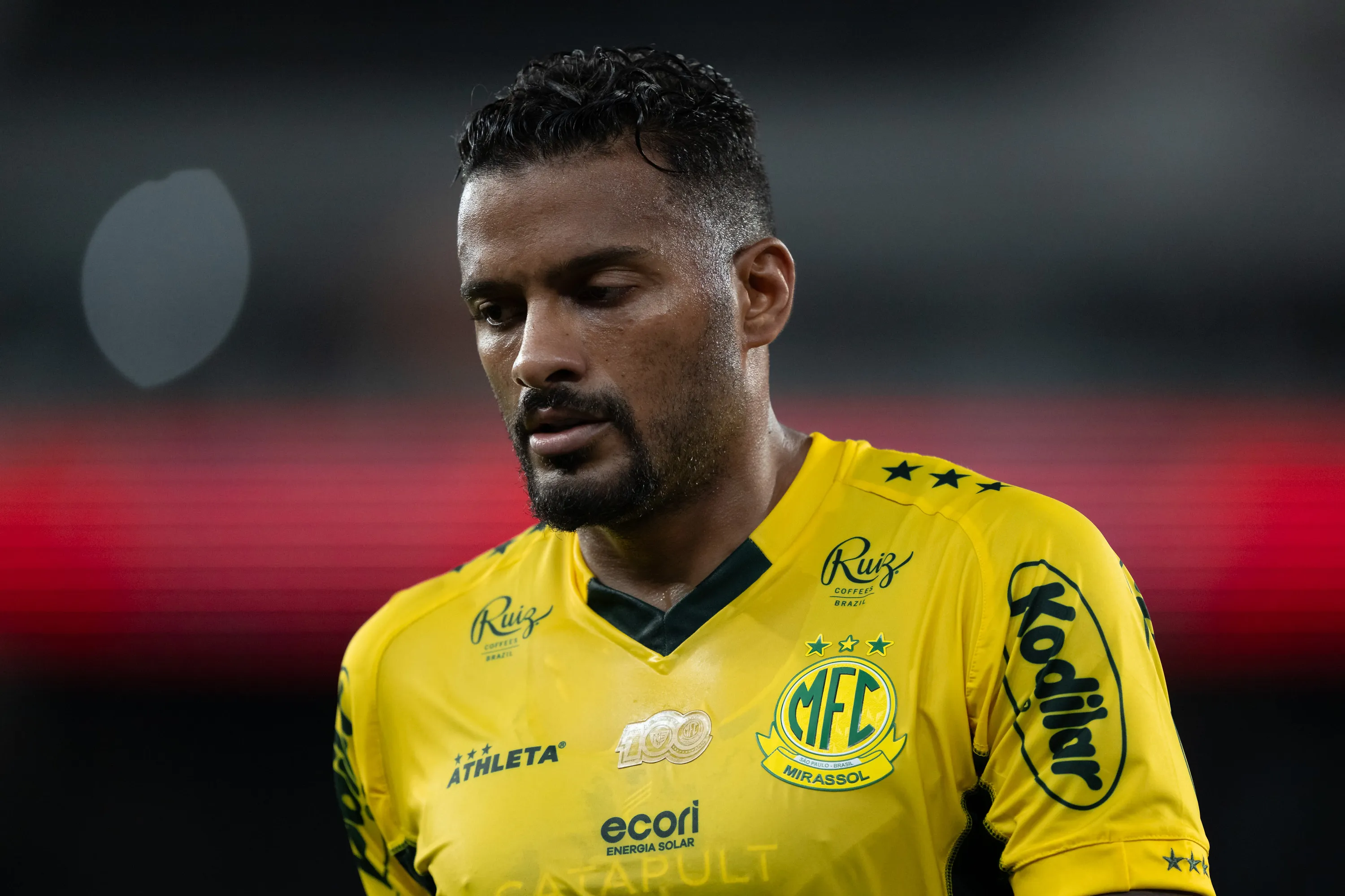 RJ – RIO DE JANEIRO – 17/09/2025 – BRASILEIRO A 2025, BOTAFOGO X MIRASSOL – Reinaldo jogador do Mirassol durante partida contra o Botafogo no estadio Engenhao pelo campeonato Brasileiro A 2025. Foto: Jorge Rodrigues/AGIF