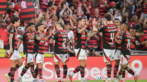 Elenco do Flamengo durante partida contra o Gremio no estadio Maracana pelo campeonato Brasileiro A 2025. Foto: Thiago Ribeiro/AGIF