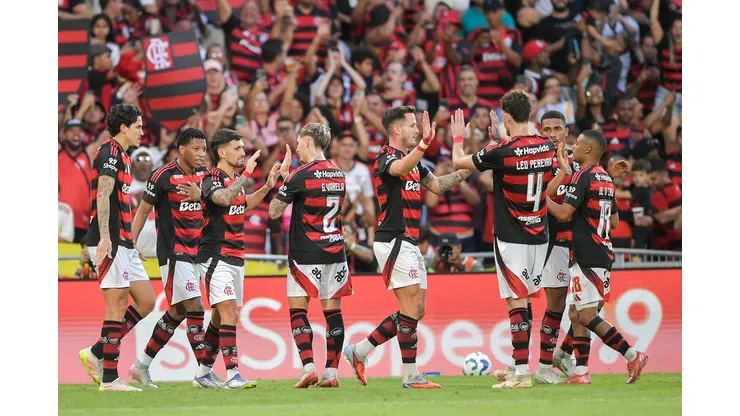 Elenco do Flamengo durante partida contra o Gremio no estadio Maracana pelo campeonato Brasileiro A 2025. Foto: Thiago Ribeiro/AGIF