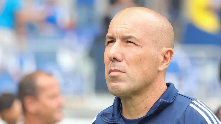 MG - BELO HORIZONTE - 09/11/2025 - BRASILEIRO A 2025, CRUZEIRO X FLUMINENSE - Leonardo Jardim tecnico do Cruzeiro durante partida contra o Fluminense no estadio Mineirao pelo campeonato Brasileiro A 2025. Foto: Gilson Lobo/AGIF