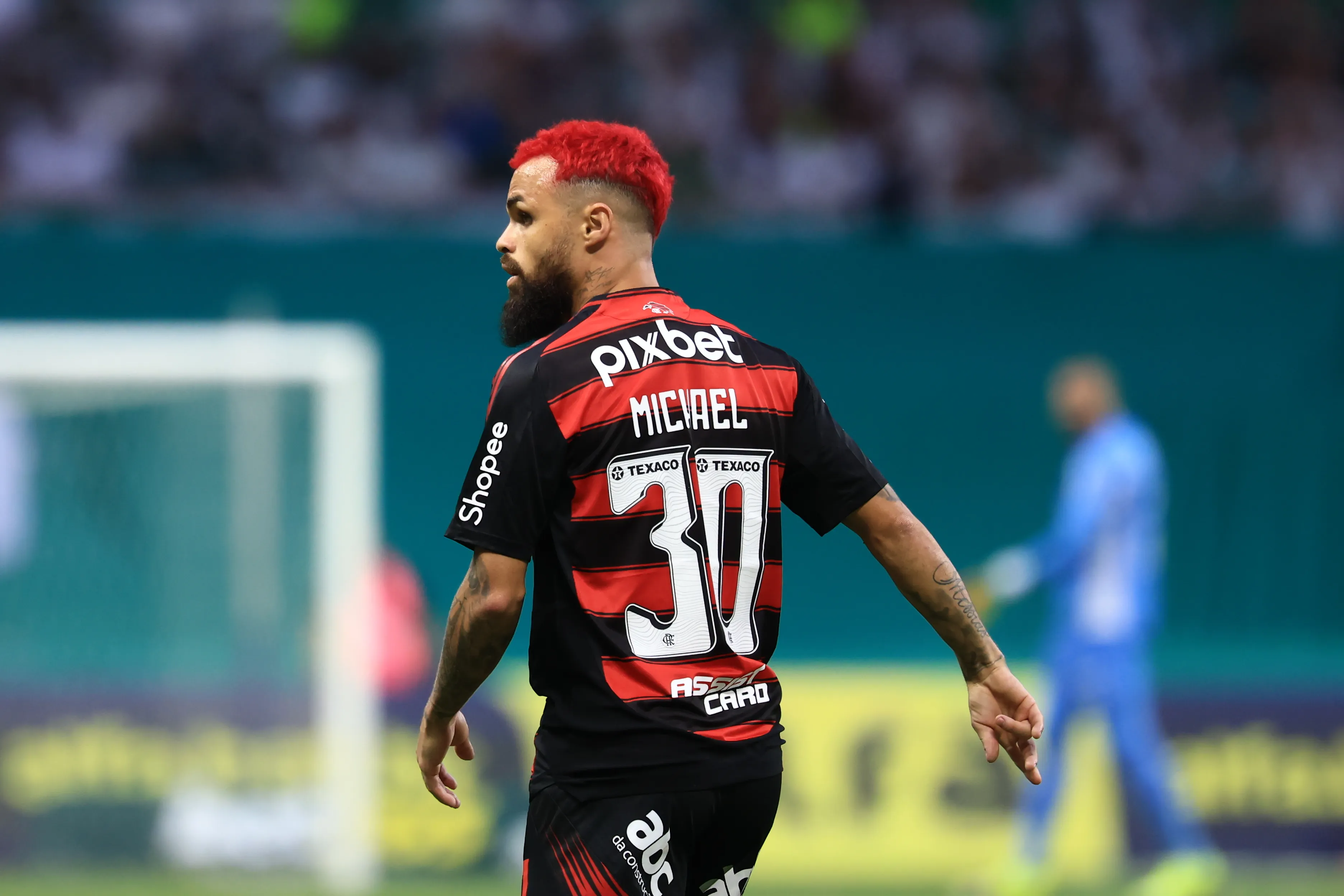 Michael disputou 27 jogos pelo Flamengo em 2025 e está fora dos planos de Filipe Luís – Foto: Marcello Zambrana/AGIF