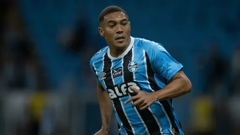 Carlos Vinícius se destaca no Grêmio. Foto: Liamara Polli/AGIF