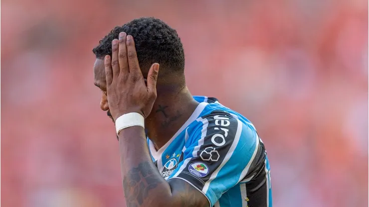 Edenílson tem futuro incerto no Tricolor - Foto: Liamara Polli/AGIF