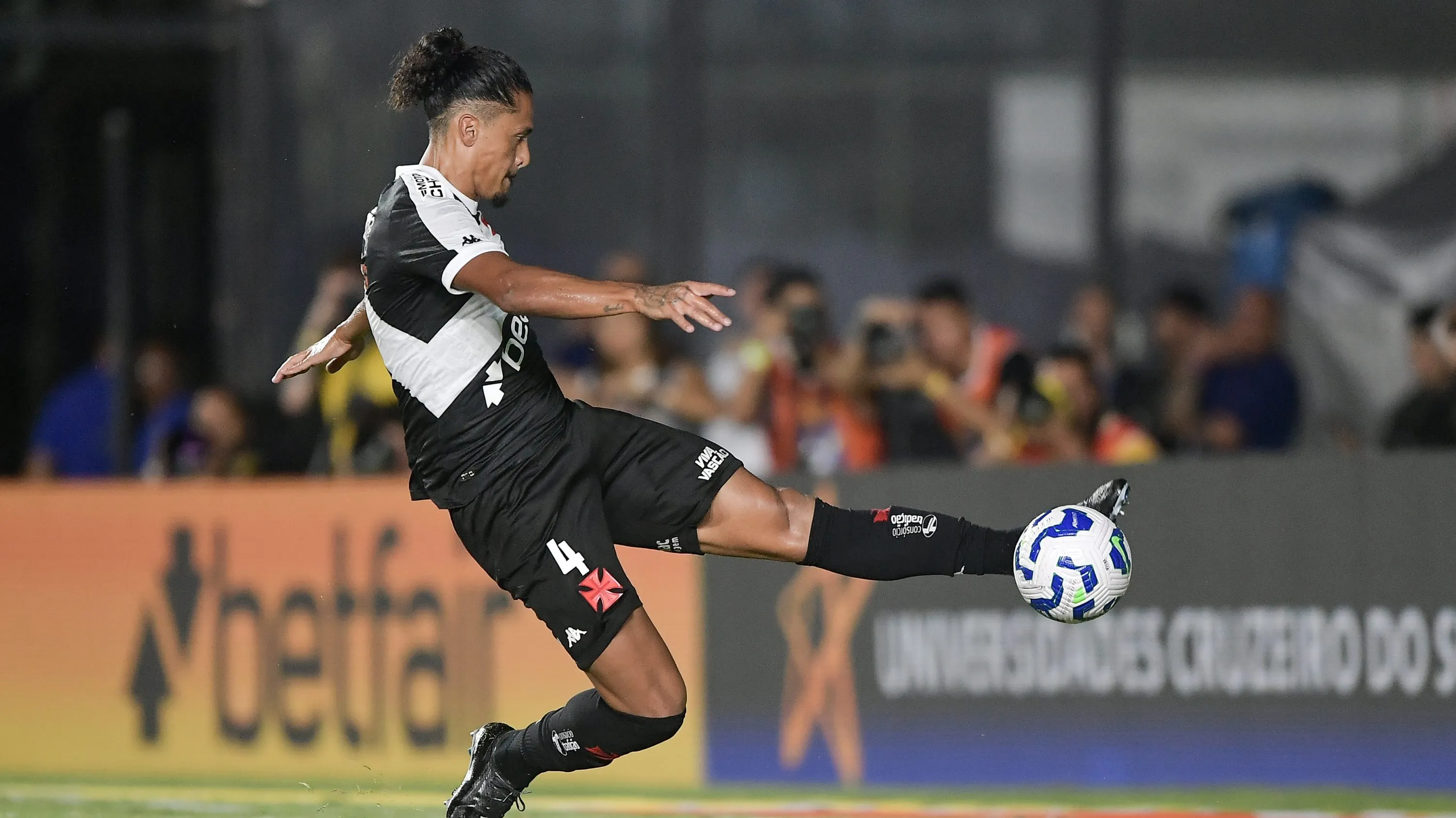 Maurício Lemos está fora dos planos do Vasco para a temporada – Foto: Thiago Ribeiro/AGIF