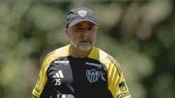 Sampaoli durante treino na Cidade do Galo