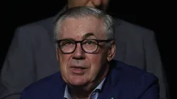 Ancelotti assistindo duelo entre Vasco x SPFC