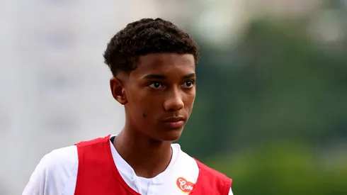 SP - SANTOS - 03/04/2025 - CAMPEONATO BRASILEIRO SUB 20, SANTOS X PALMEIRAS - Robson Junior jogador do Santos durante partida no estadio CT Rei Pele pelo campeonato brasileiro sub 20.