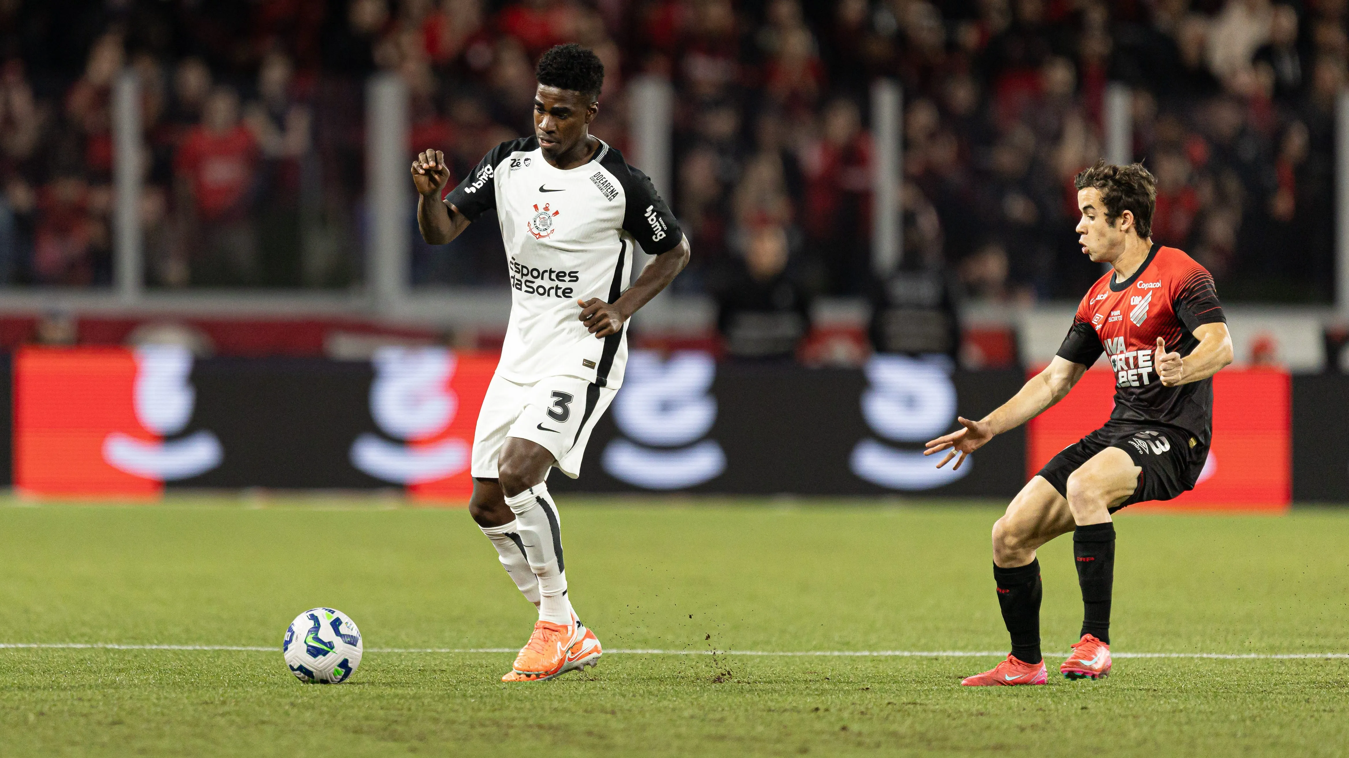 Félix Torres não entra em campo há quase 3 meses - Foto: Paulo De Tarso/AGIF.
